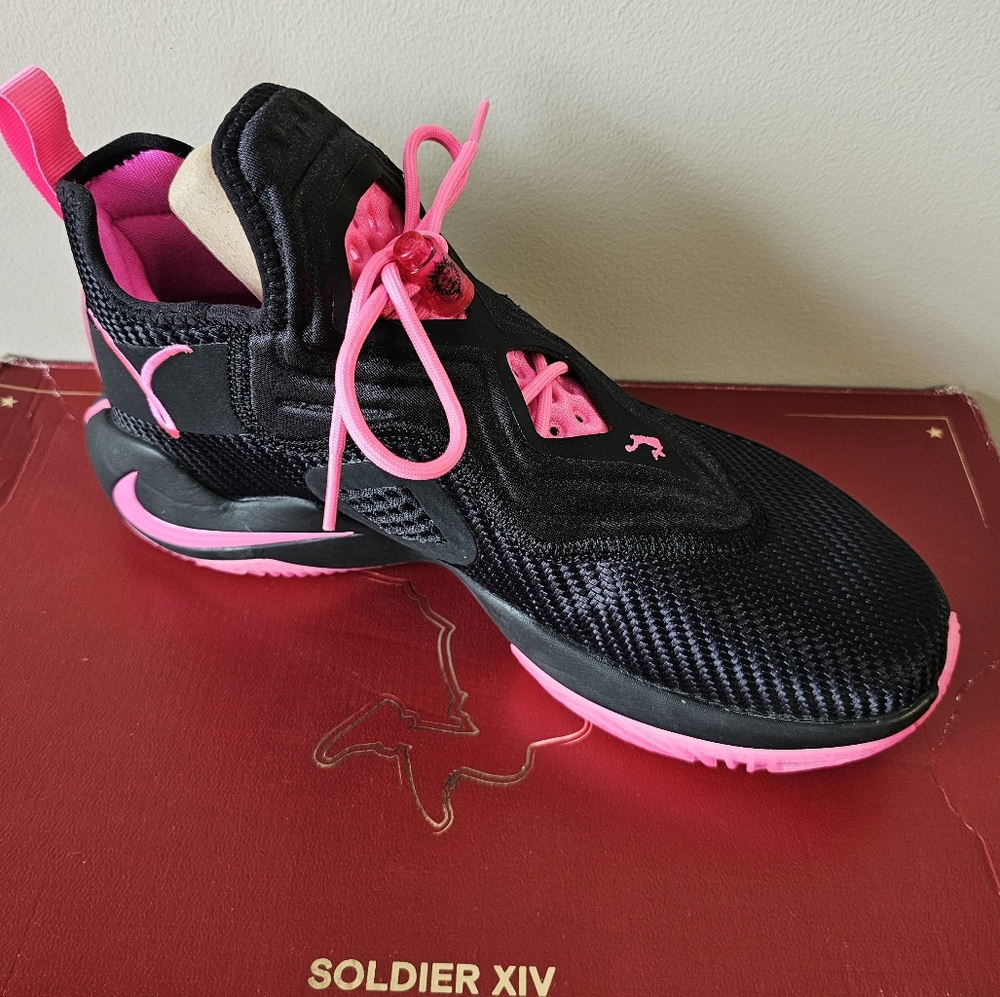 SOLD!⬇️💲NEW|LeBron SoldierXIV "Kay Yow" Black/Pink Blast DC2394 001 M/8.5 W/10